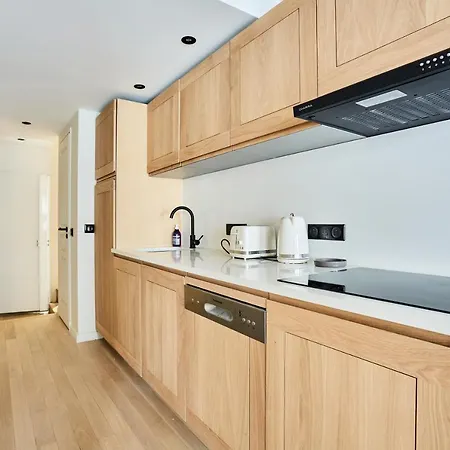 Center Of By Prestige Apartment *
