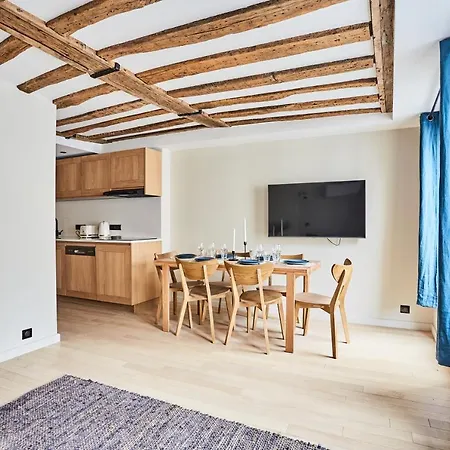 Apartment Center Of By Prestige Paris