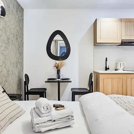 Center Of By Prestige Apartment *