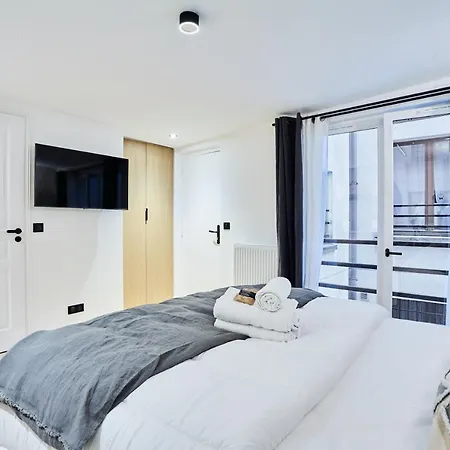 Center Of By Prestige Apartment *