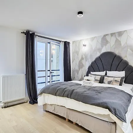 Center Of By Prestige Paris