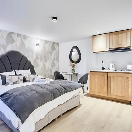Center Of By Prestige * Paris