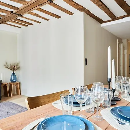 Center Of By Prestige * Paris