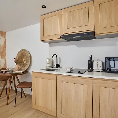 Center Of By Prestige Apartment *
