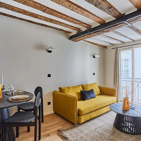 Center Of By Prestige Apartment *